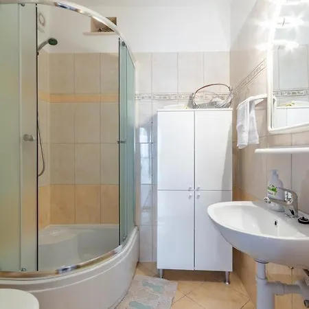 Apartment Pucisca 5625a